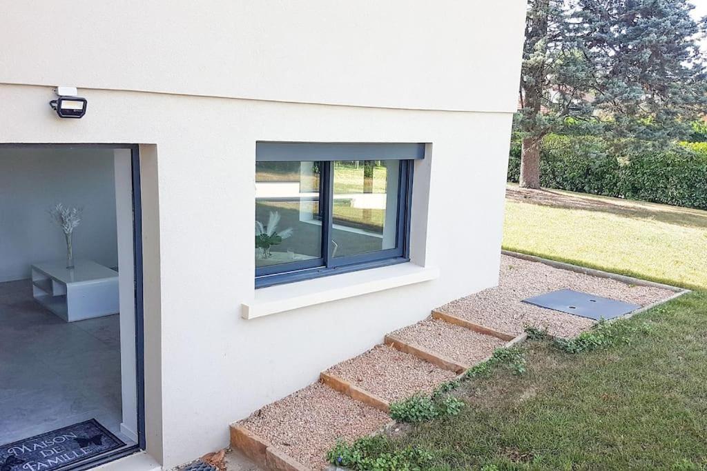 Le Petit Castel, Portes De Lyon Chazay-d'Azergues Eksteriør bilde